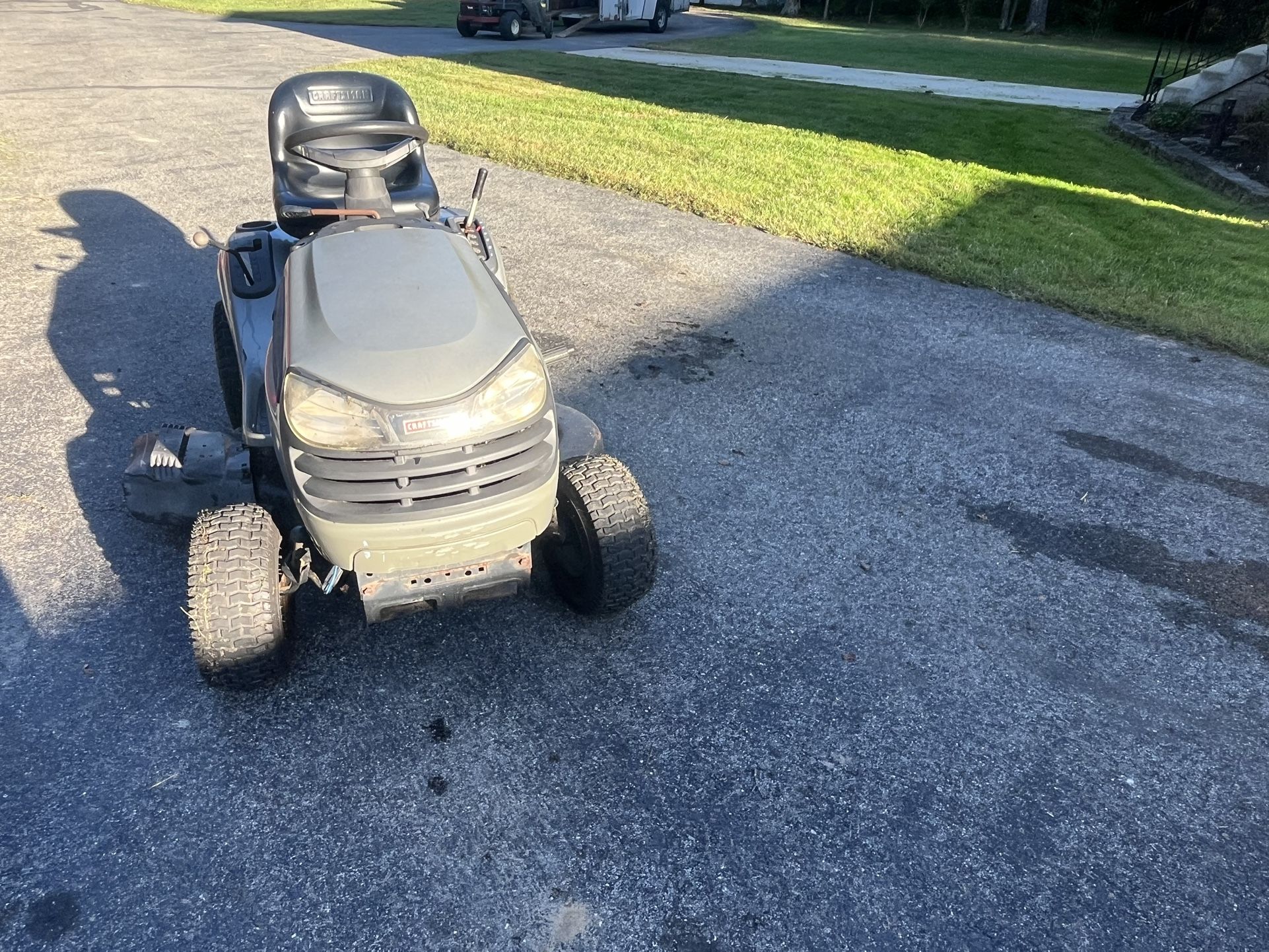 Craftsman LTS 2000 Riding Lawnmower 