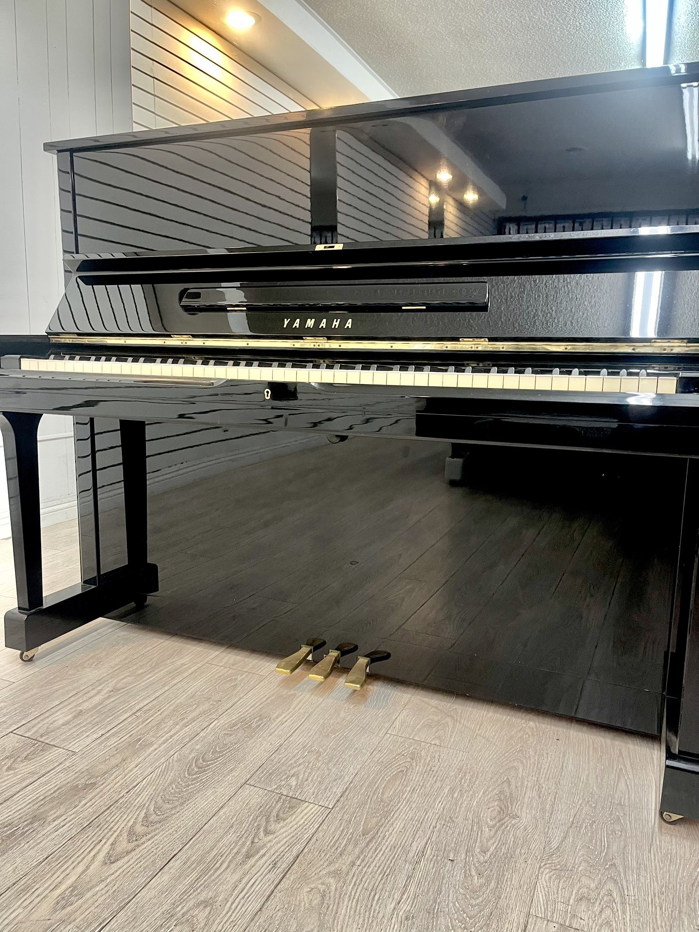 Like New Yamaha U1 M Upright Piano Free Delivery And Tuning
