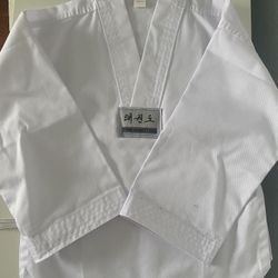 Taekwondo Kids Uniform Size 4T NEW