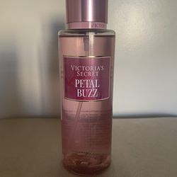 Victoria’s Secret “Petal Buzz” Fragrance Mist