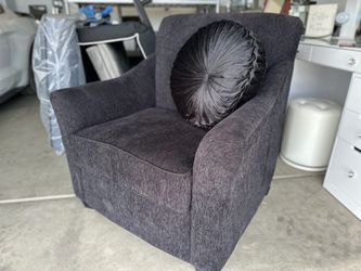 Solid wood accent chair
