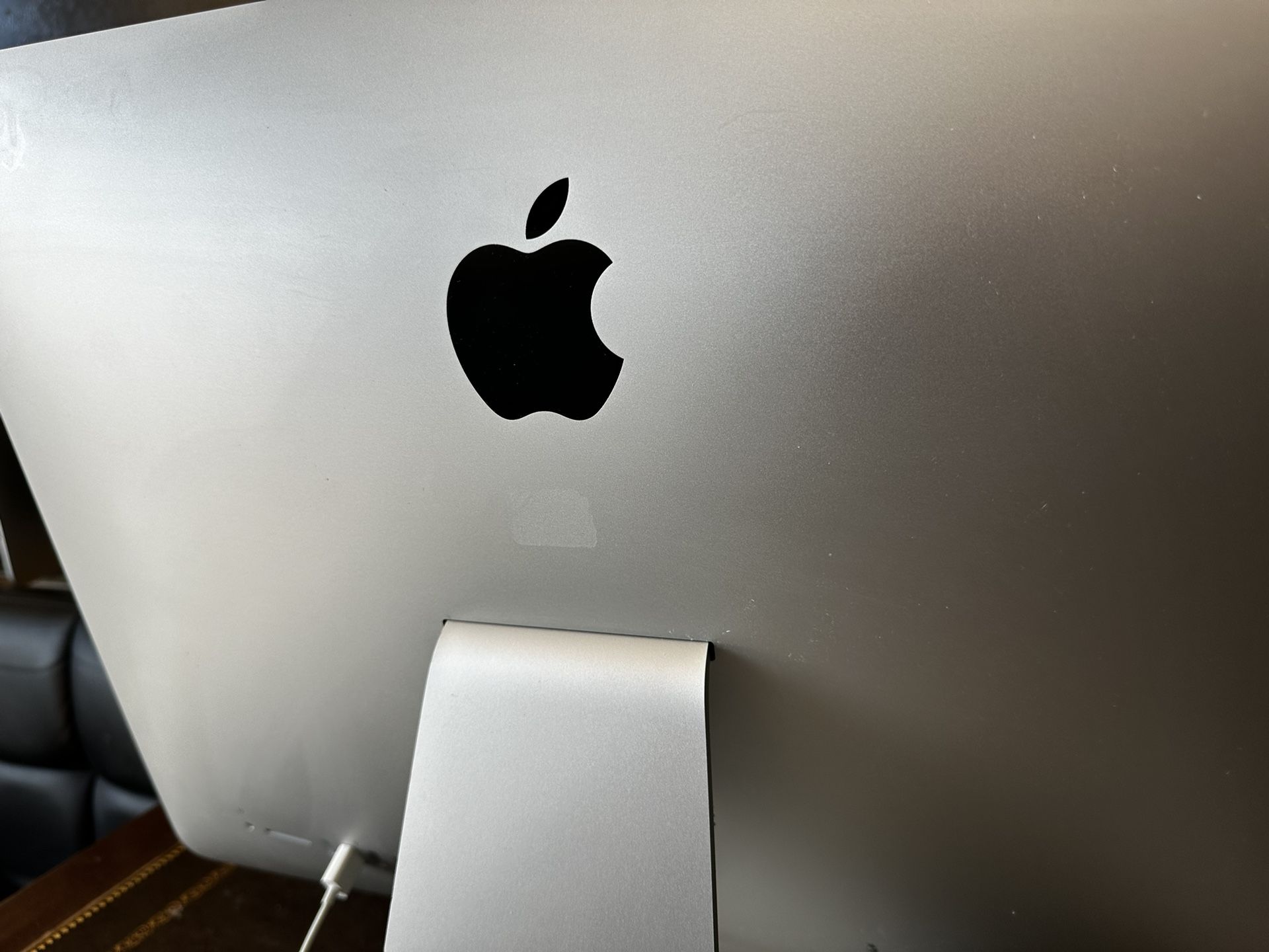 Apple iMac 21.5 inches MacOS Ventura 2017