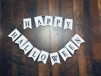 2pcs Rustic White Washed Wooden “Happy Halloween"  Banner