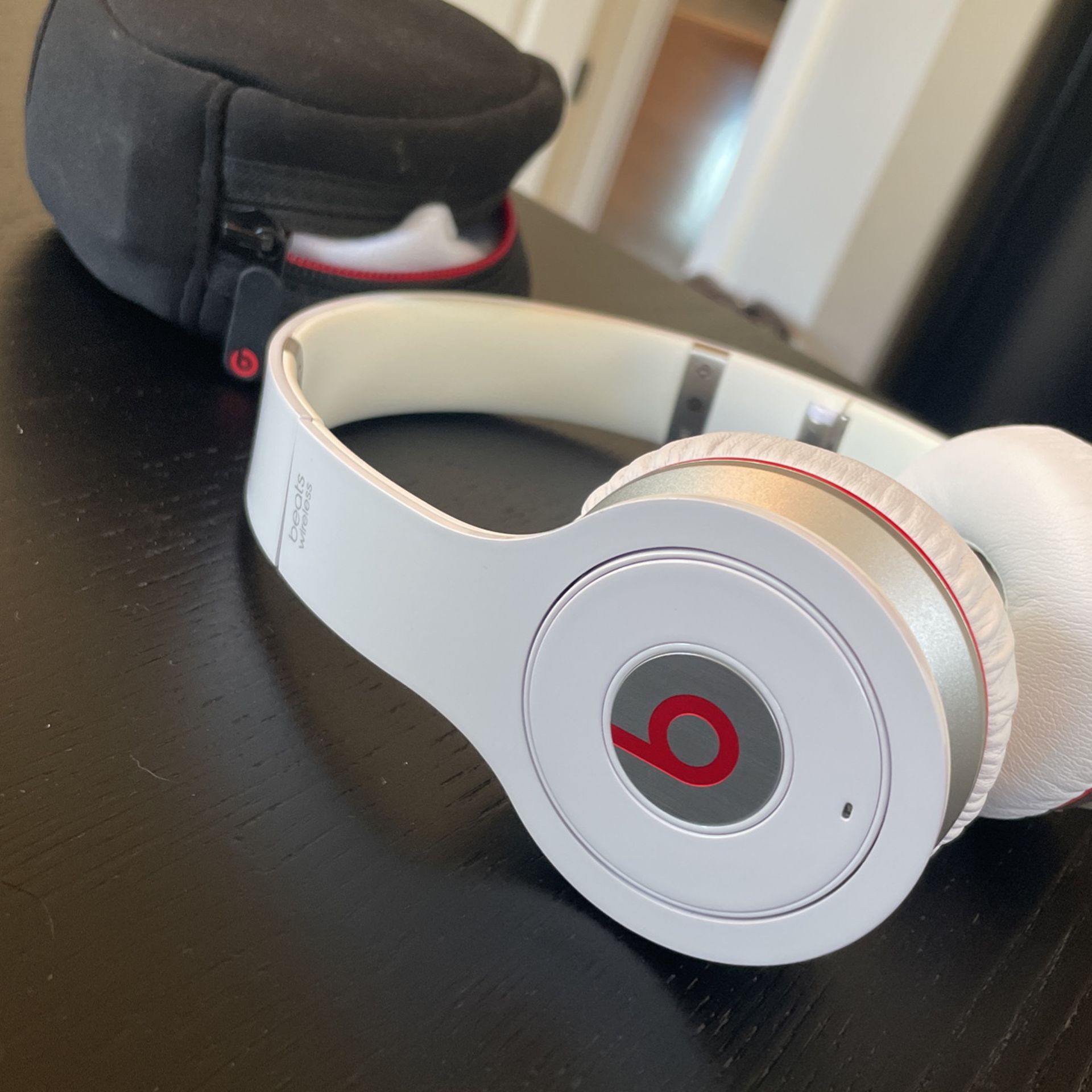 Beats by Dr. Dre Wireless Headphone White (contact info removed)2-01 Bluetooth Headphones
