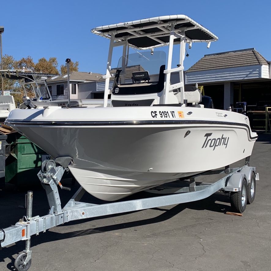 2020 Bayliner Trophy, T20CC  Center consel