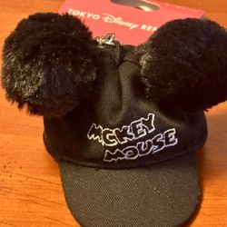 NWT Disney Mickey Mouse Cap Keychain 