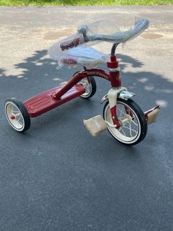 BRAND NEW Radio Flyer Classic Red 10” Tricycle