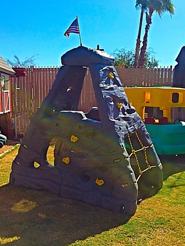 Step2 Skyward Summit Mountain Climber Playset