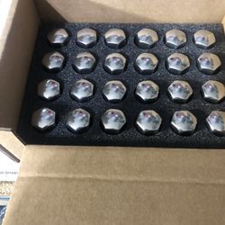 Lug Nuts Set Off 24 OEM