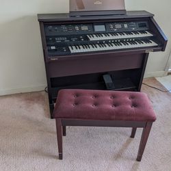 Organ Roland AT45 + Seat-- mint condition