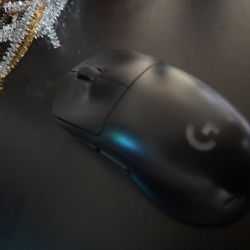 Logitech - PRO Lightweight Wireless Optical Ambidextrous Gaming Mouse with RGB Lighting - Wireless - 