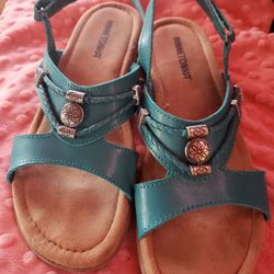 Minnetonka Sandals Worn Twice Size 7