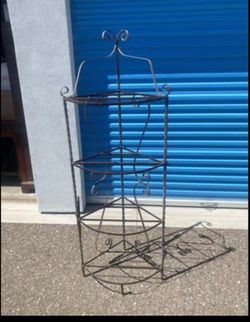 Vintage wrought Iron corner bakers rack. 4 shelf’s, great for plant