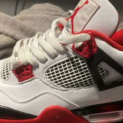Jordan 4 fire red