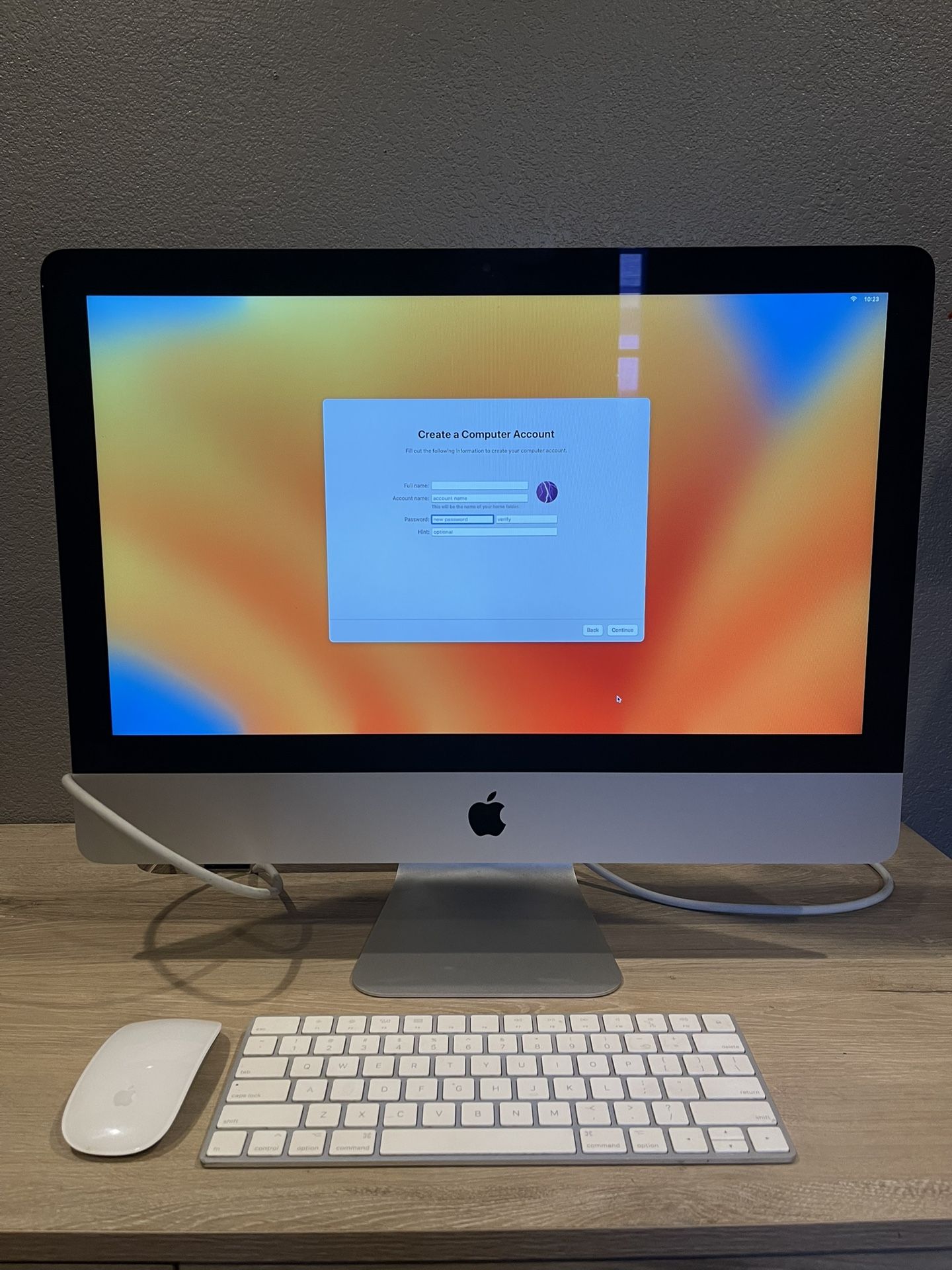 iMac 21.5-inch (2017) – Excellent Condition + Keyboard & Mouse