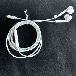 Apple Earbuds With Lightning Connector