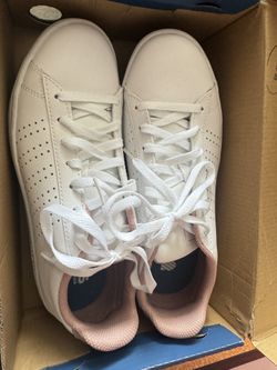K-Swiss Women's Base Court Sneaker_Like New