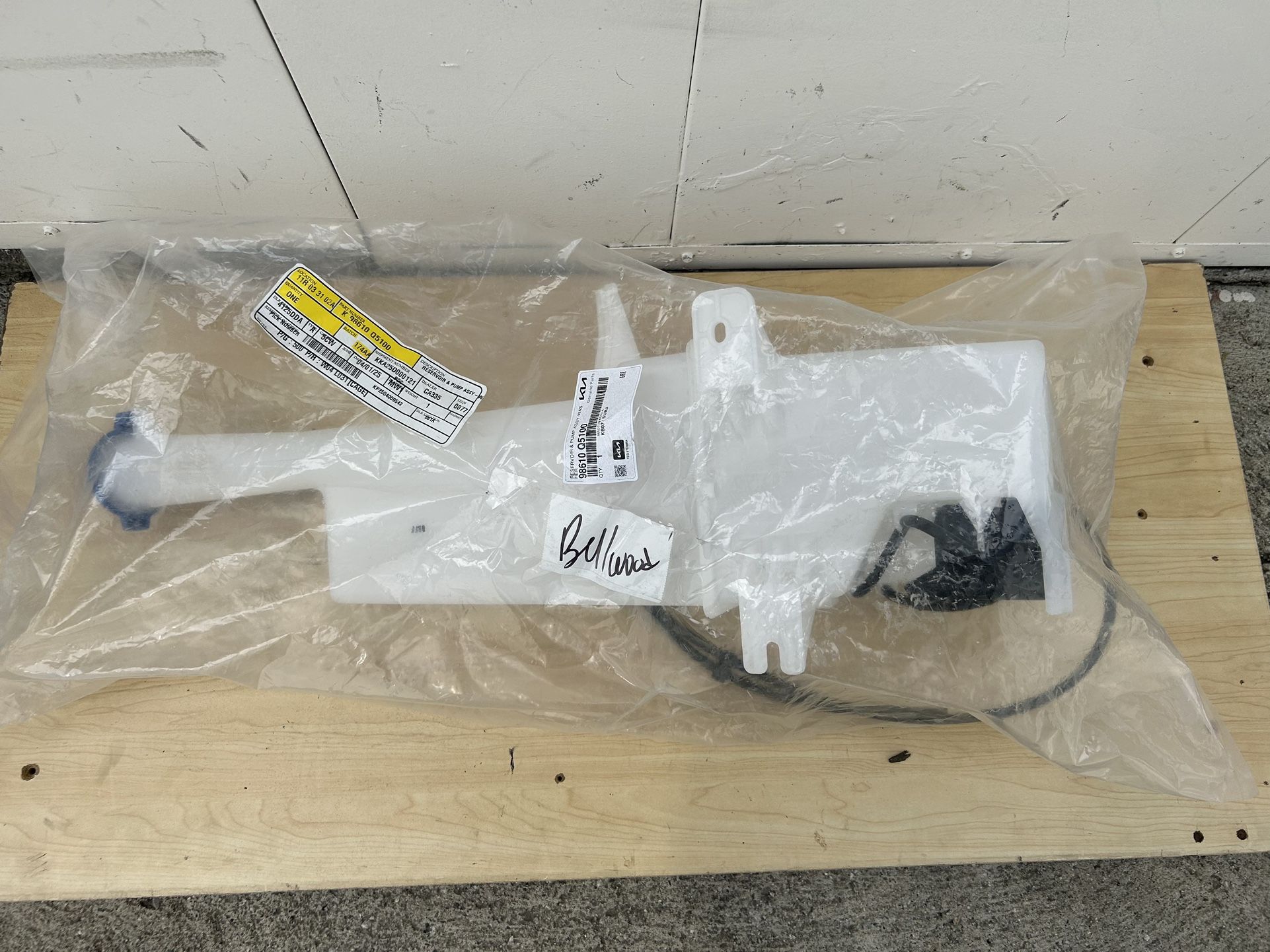 KIA SELTOS RESERVOIR ASSY-W/SHLD WASHER 2020 21 22 23 24 2025 NEW NUEVO OEM ORIGINAL