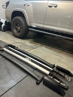 4Runner OEM roof rails and cross bars