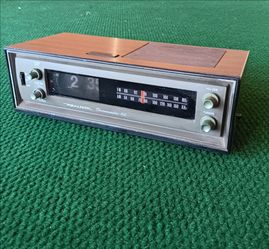 Vintage Realistic Chronomatic-106 Flip Clock AM FM Radio Model 12-1496 Nice!