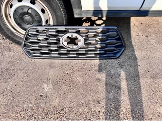 2016 to 2021 TOYOTA TACOMA GRILL