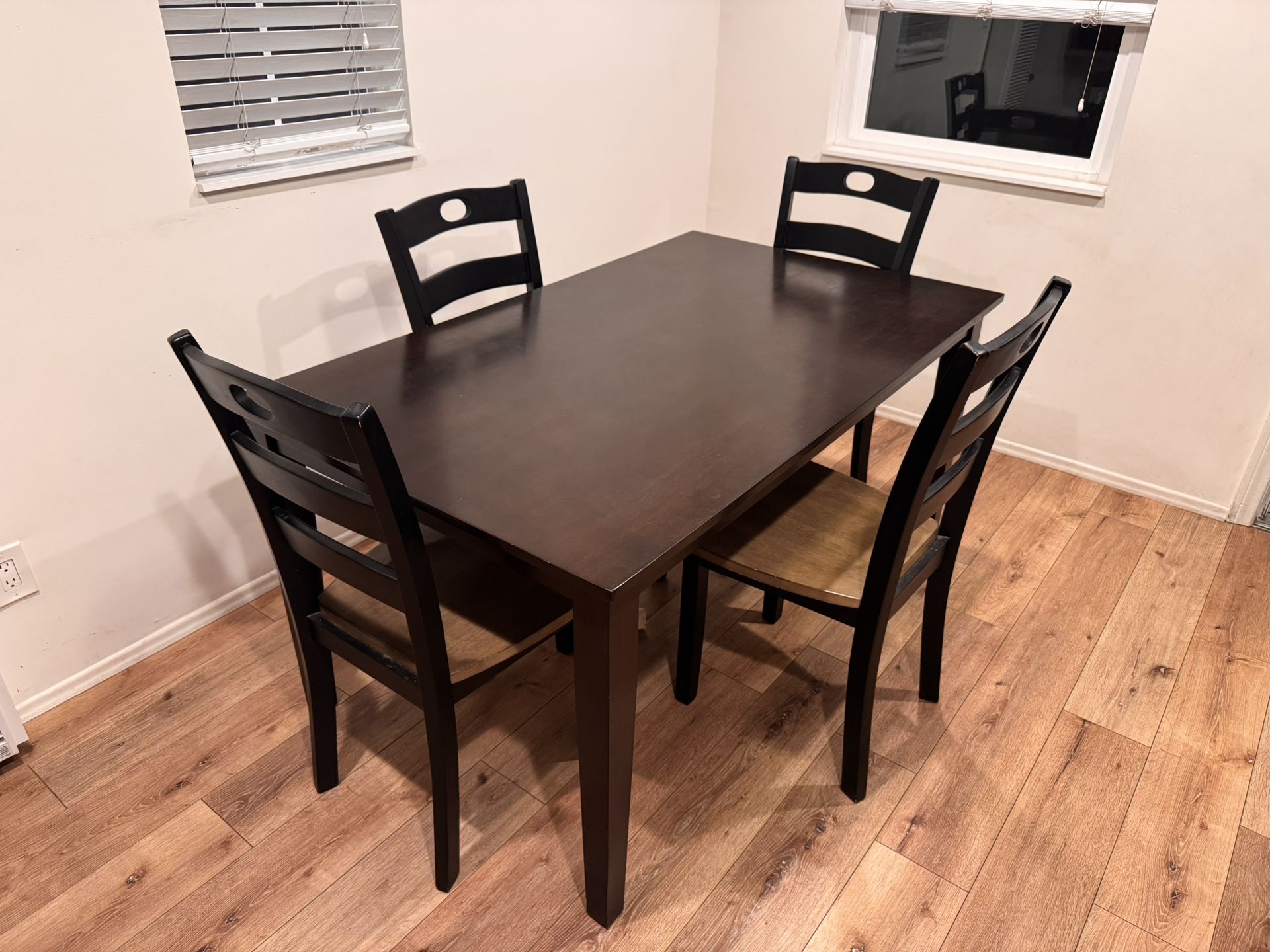 Dining Table Set