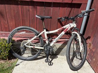 Specialized Myka Sport – Women’s Mountain Bike, 26”