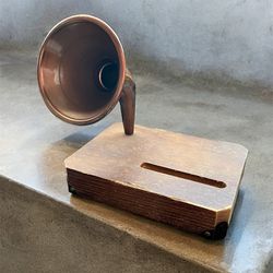 Hammer & Axe Wood Smartphone Amplifier With Brass Gramophone Horn