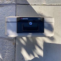 Sentry Safety Box W Keys 