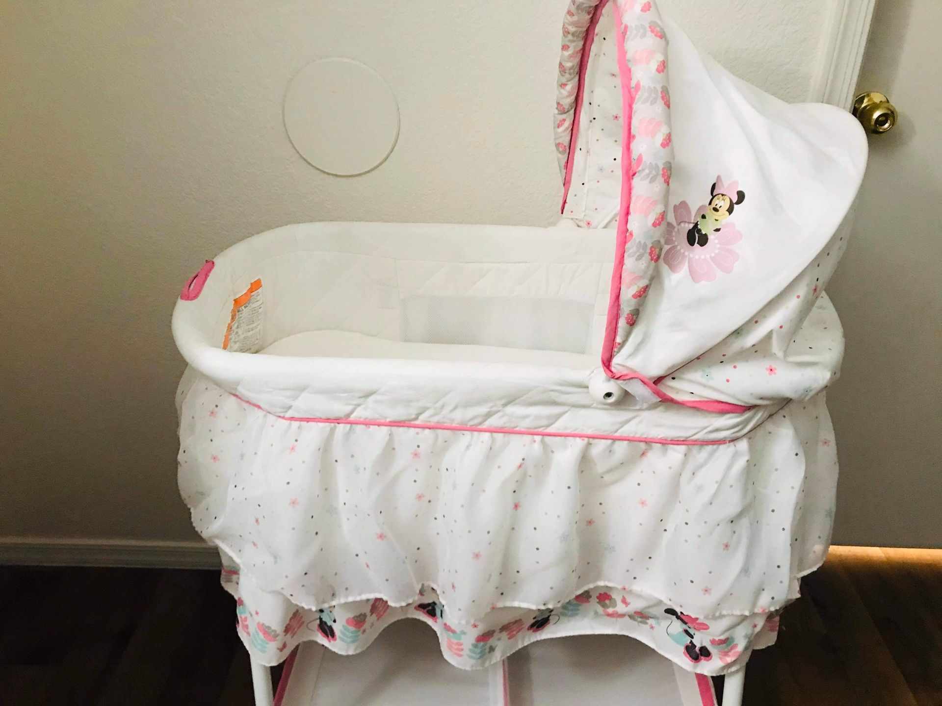 Minnie Mouse Bassinet