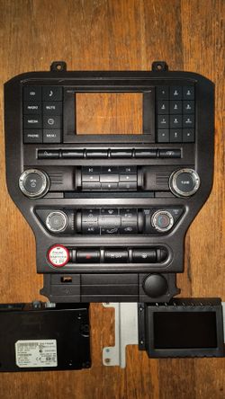 2017 Mustang GT radio bezel 4.2" screen and sync module like new NOT FROM JUNK YARD