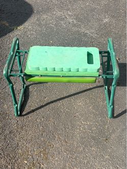 GARDEN KNEELER AND FORM KNEELING PAD