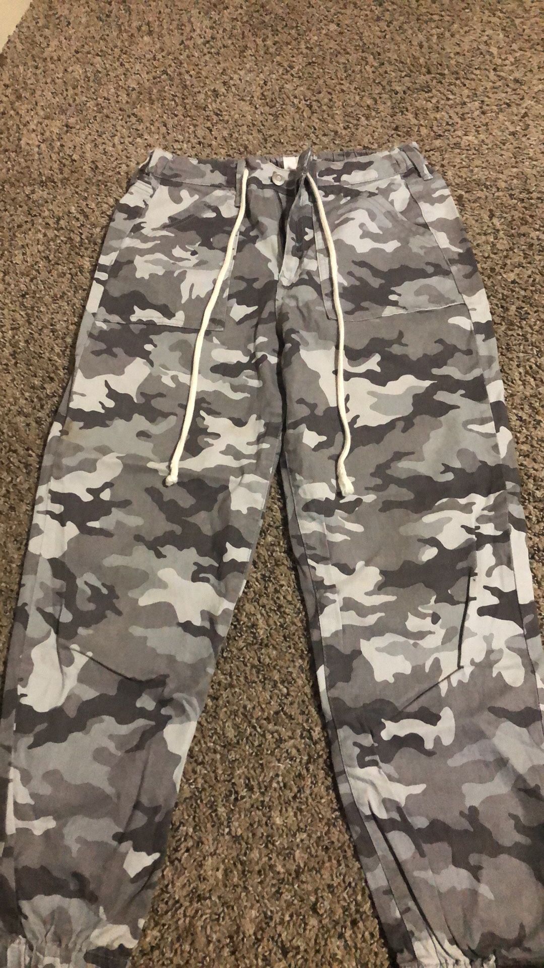 Woman’s Camo Pants Size Med