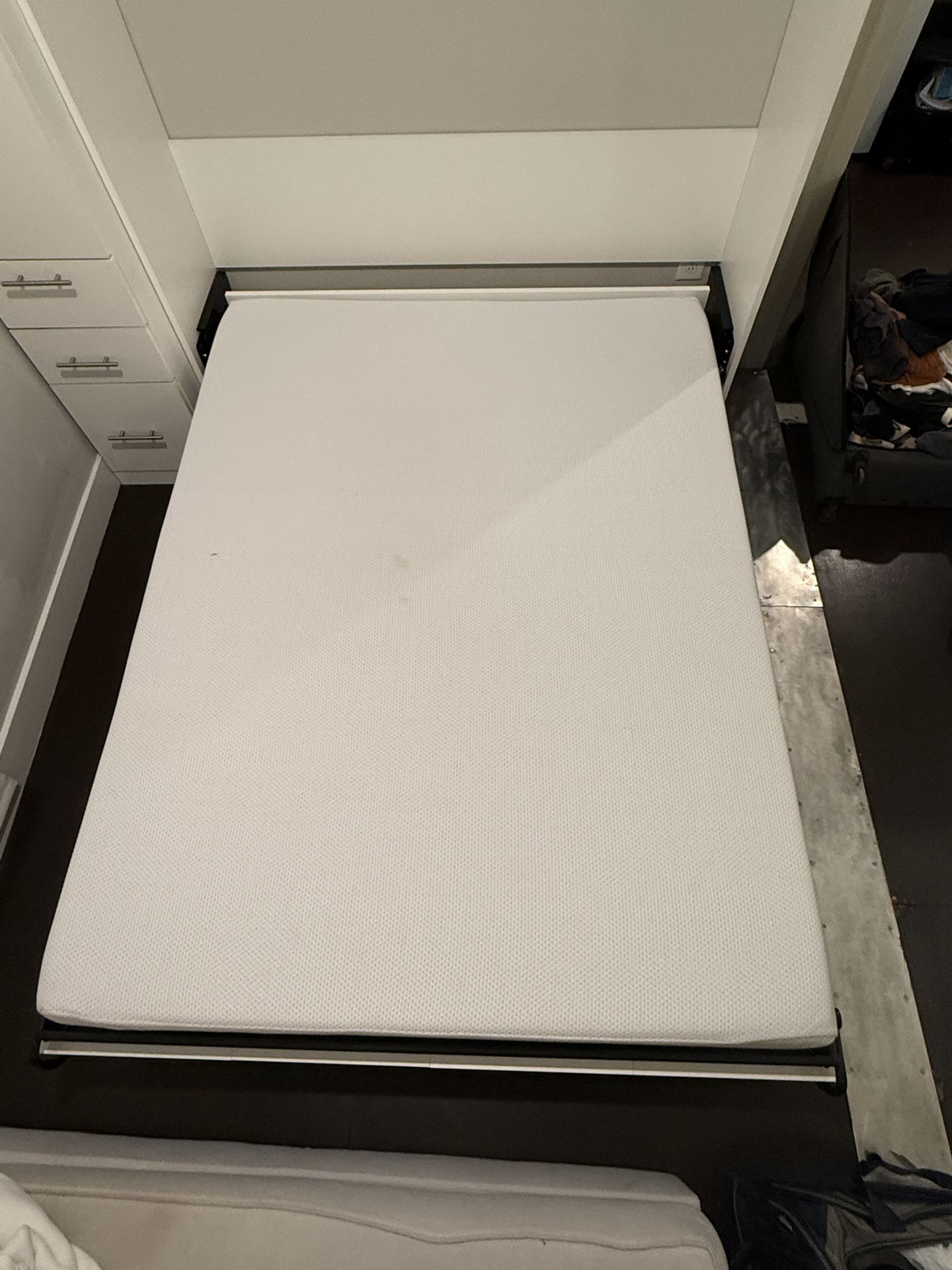 Free Queen 6” Zinus mattress infused with green tea and charcoal for cooling and comfort; pressure-relieving memory foam