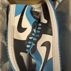 DS Nike Air Jordan 1 Low SE (size 11) “Laser Blue”