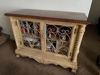 sideboard table/book shelf