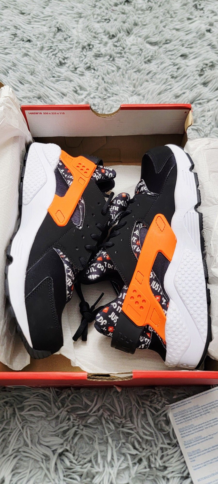Size 10.5 Nike Air Huarache Just Do It AT5017-001.