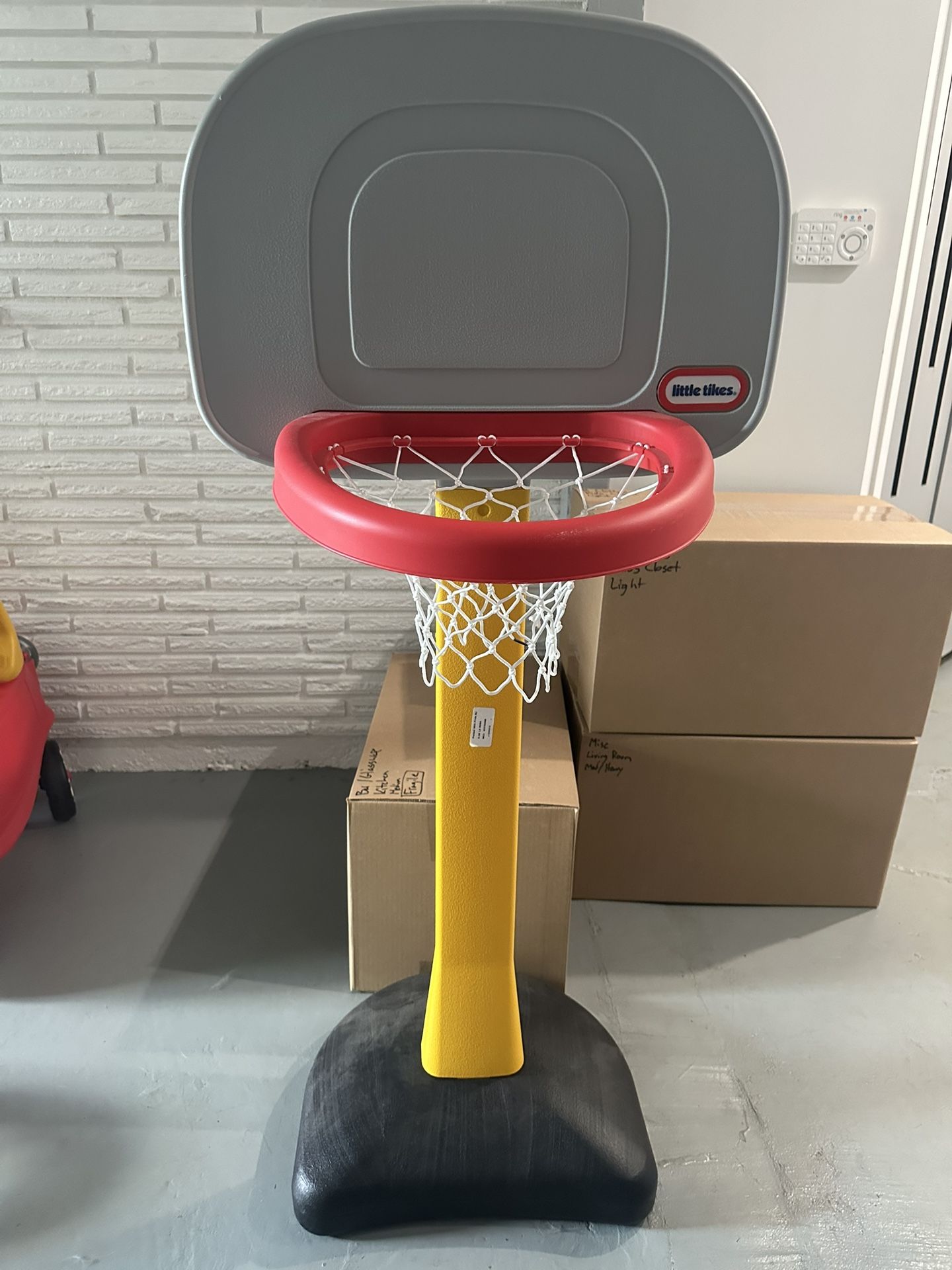 Little Tikes Basketball Hoop & Ball (SW PDX Pickup)
