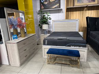 4pc Queen Bedroom Set With LED Light ✨✨✨