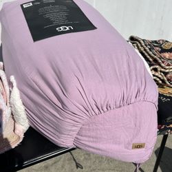 Ugg Queen/full Pink Comforter And Standard Cases