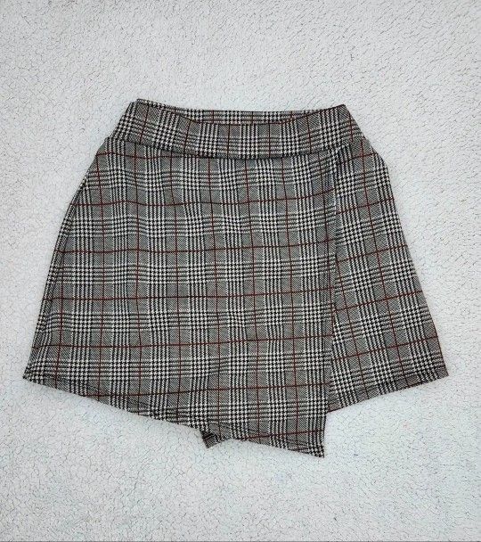 ✅️ Plaid High Waisted Asymmetrical Mini Skirt/ Skorts• Size S• Great Condition• $10firm