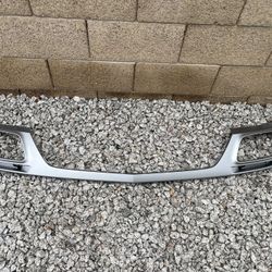 Cadillac XT5 Bumper Molding, Cadillac XT 5 Bumper trim, lower bumper, skid plate, 2017 - 2022, oem part 