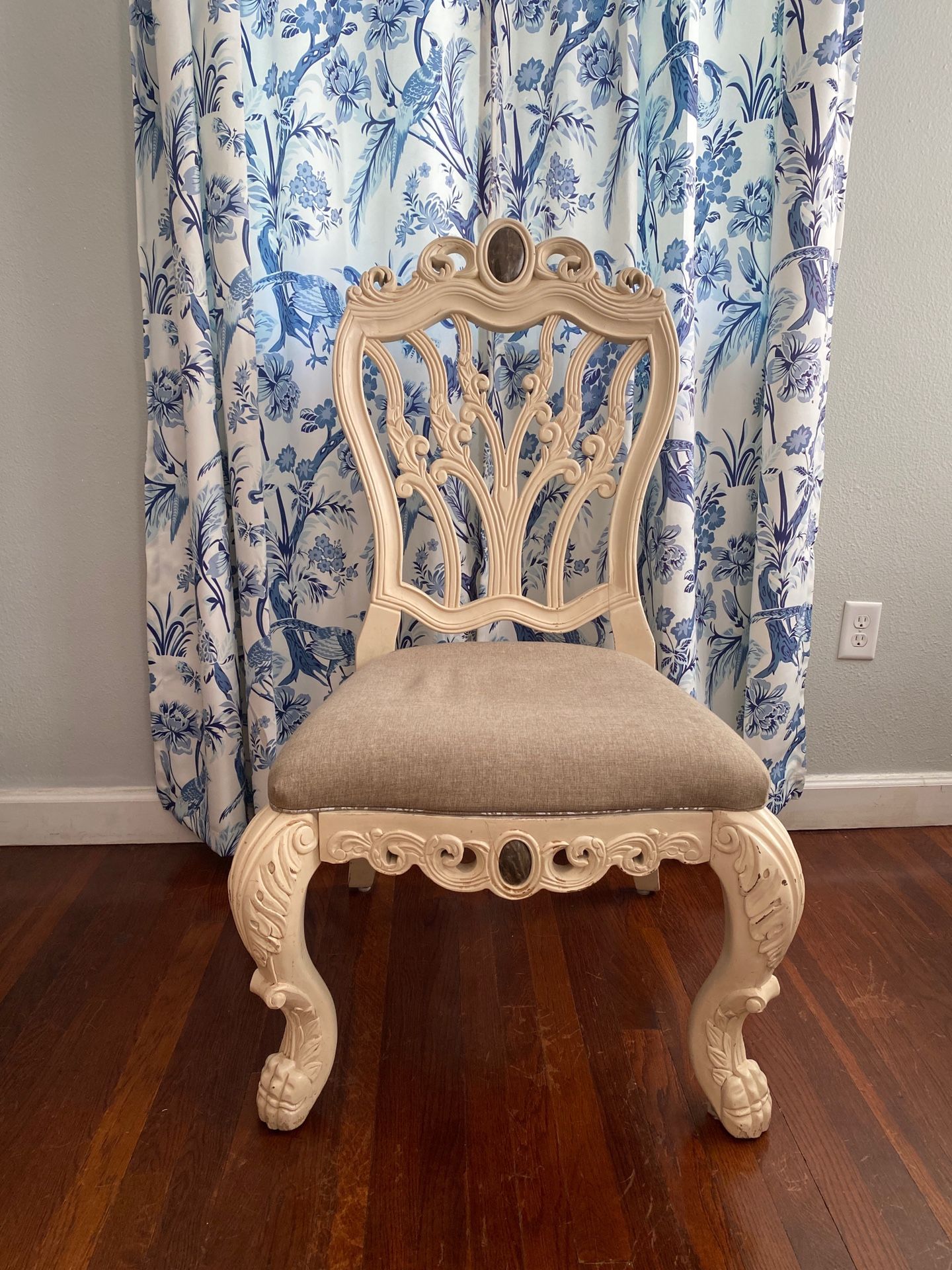French Provincial French Country Dining Chairs (5)