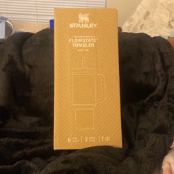 Stanley Pool  40 Oz Quencher 30$