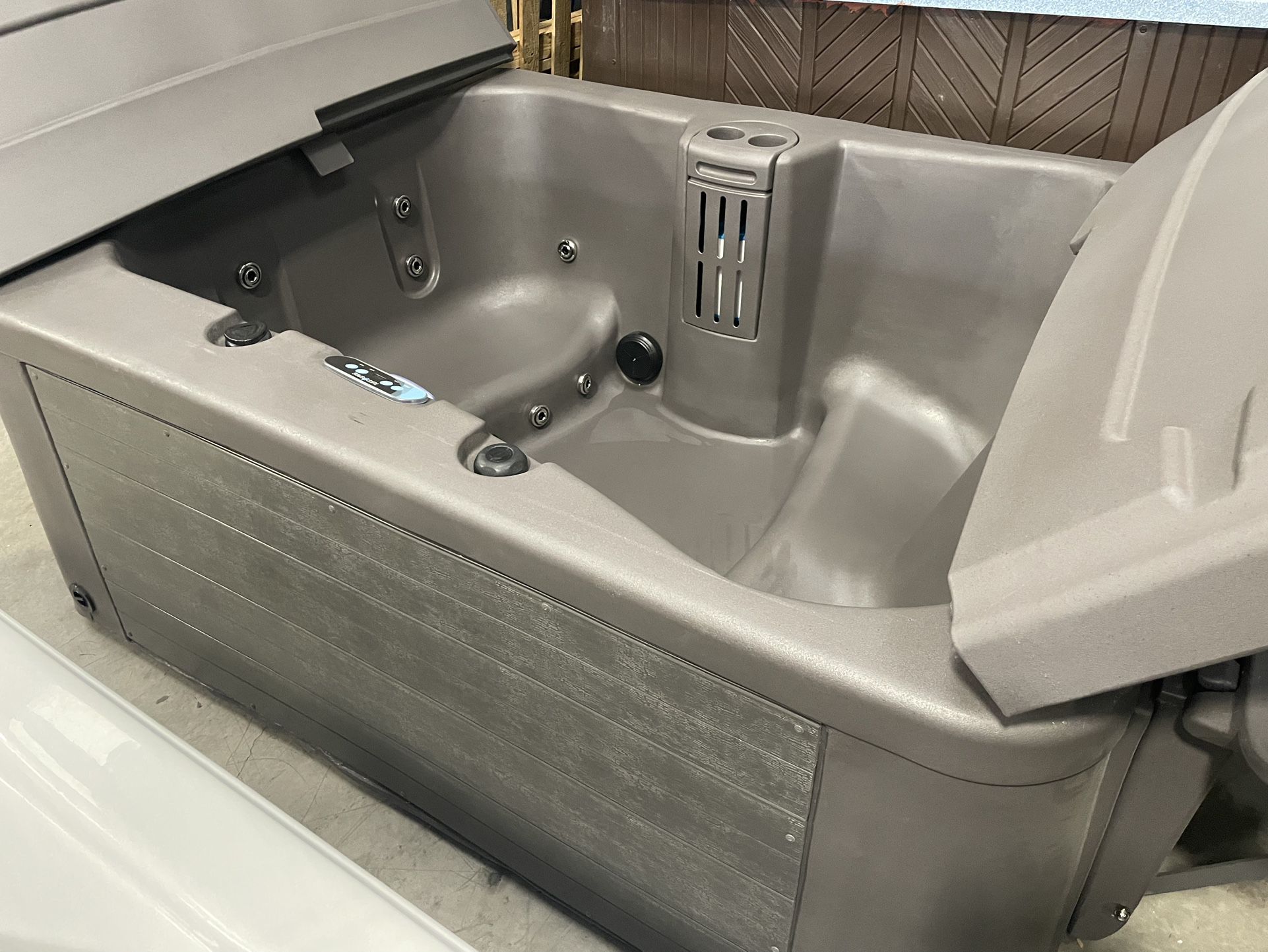 Reconditioned Hot tubs Sale