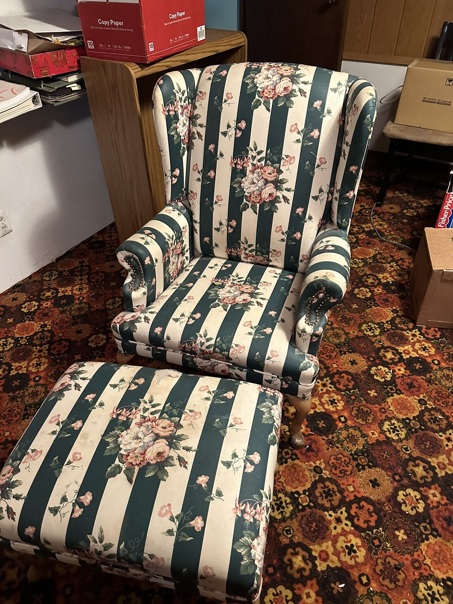 Cute Comfy Chair!