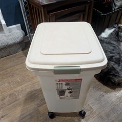 Pet Food Storage Container 67 Qt ~ 56lbs