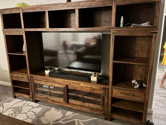 Entertainment center