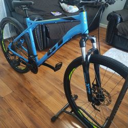 27.5 GT Agresor Pro Good  Conditions 24 Speed  And L Frame Ready To Ride  