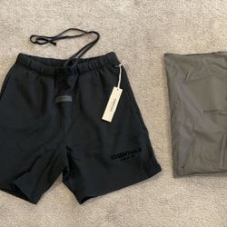 Essentials Shorts 